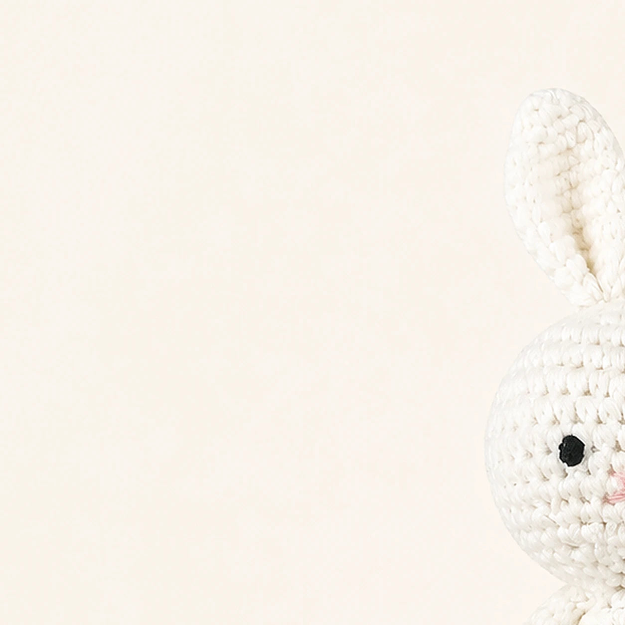 peluche lapin au crochet 19 cm vue de face