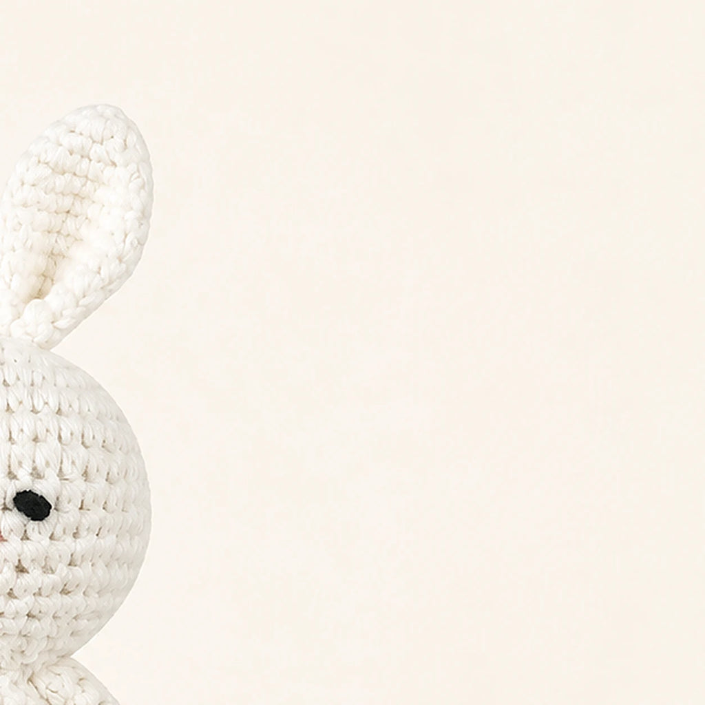 peluche lapin au crochet 19 cm vue de dos