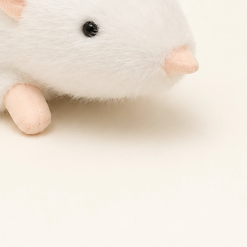 peluche souris realiste blanche 70 cm - situation