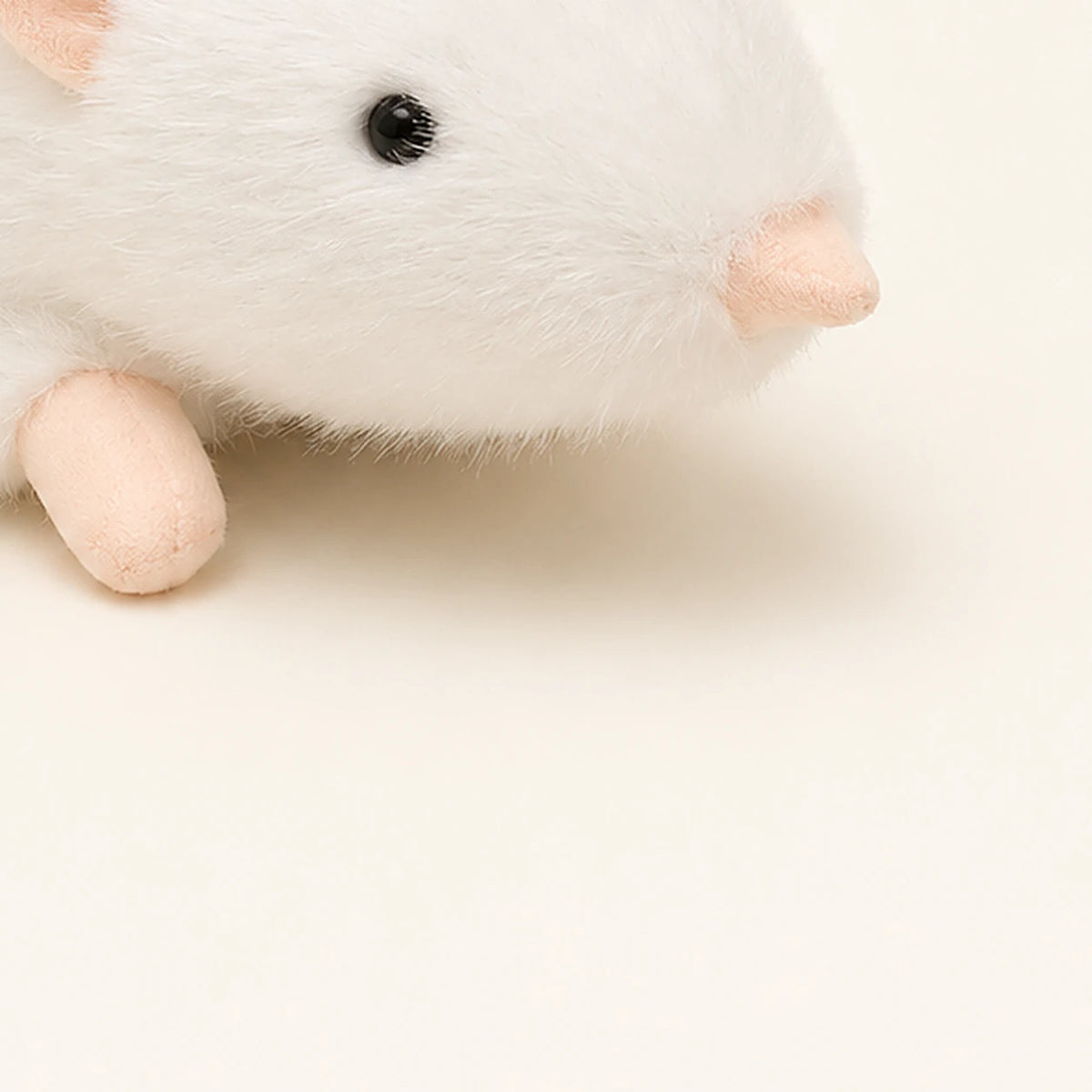 peluche souris realiste blanche 70 cm - situation