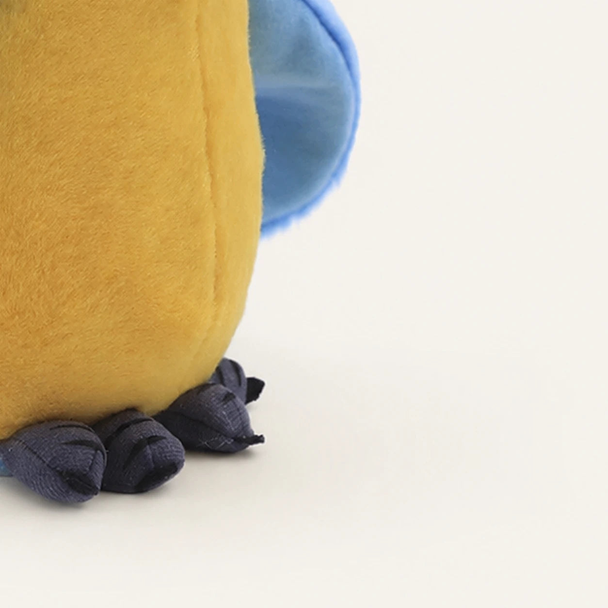 peluche perroquet ara bleu 20 cm - situation