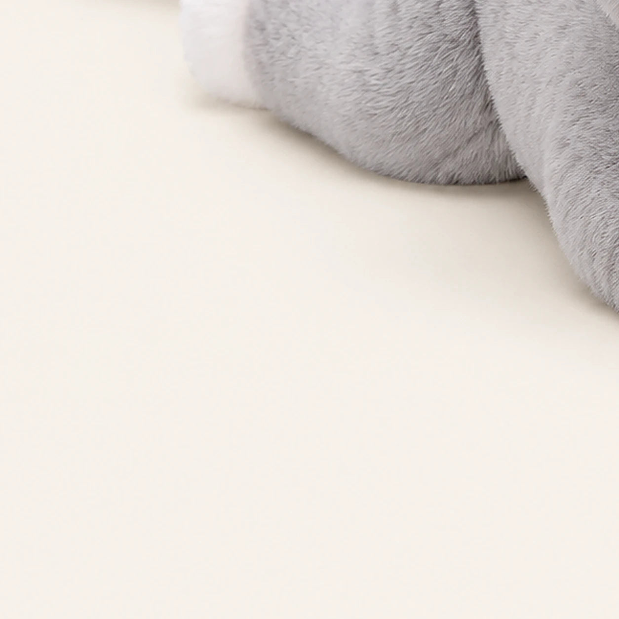 peluche chat gris realiste 53 cm - detail