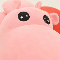 Peluche hippopotame rose 150 cm gros plan texture