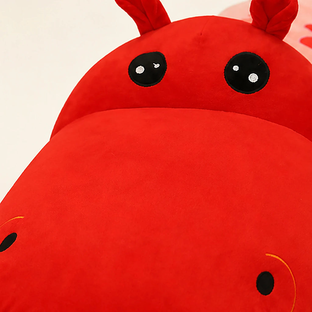 Peluche hippopotame rouge rose 120 cm gros plan texture