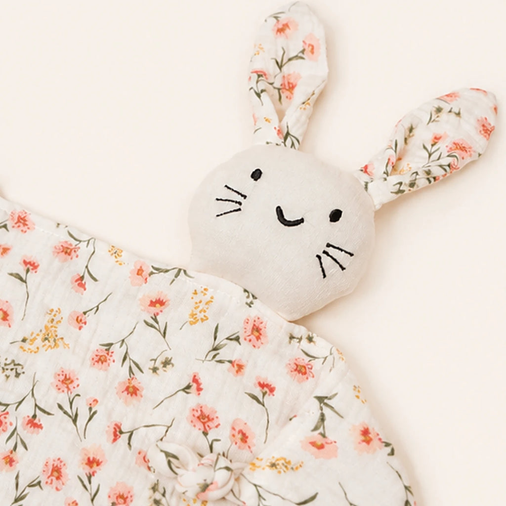 doudou lapin fleurs roses gros plan texture