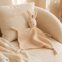 doudou plat bebe mousseline coton kaki - mise en situation