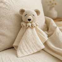 Doudou plat bebe tete animal - mise en situation
