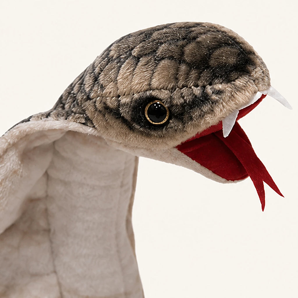 Peluche serpent cobra 115 cm - gros plan texture