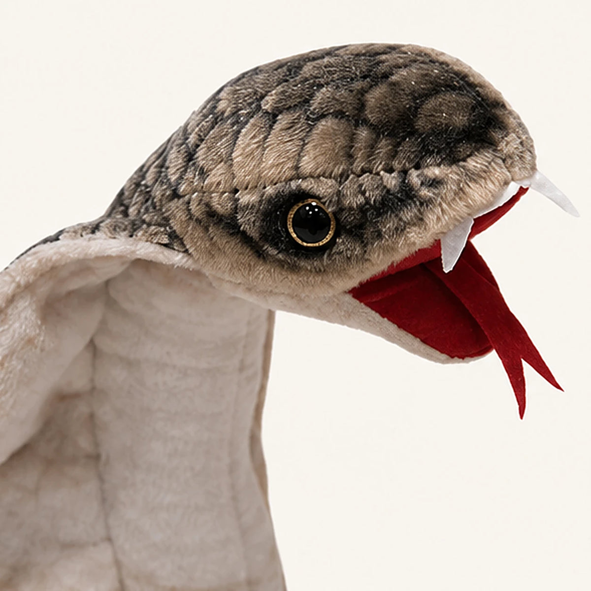 Peluche serpent cobra 115 cm - gros plan texture