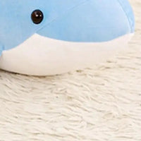 Peluche dauphin bleue 40 cm - mise en situation