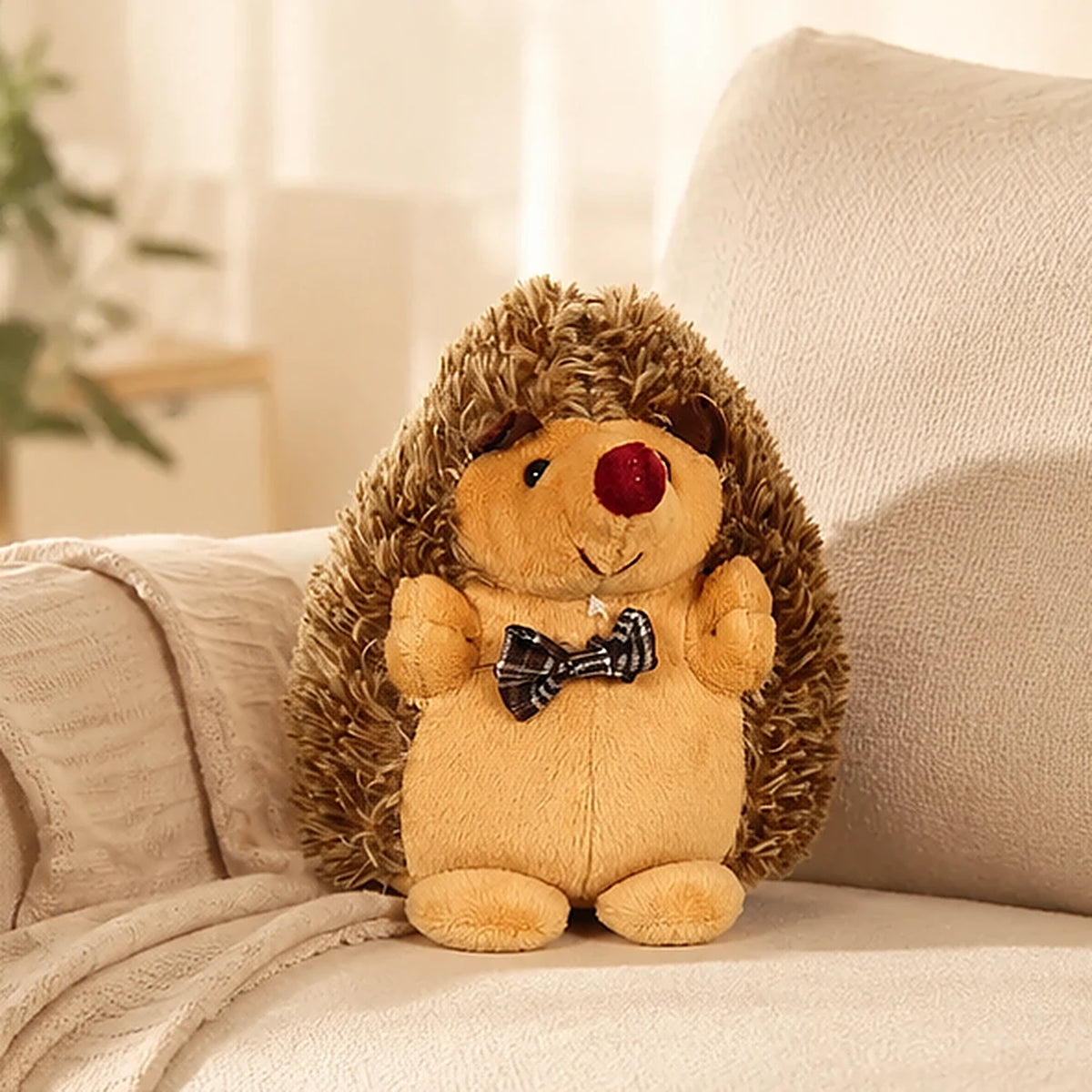 Peluche herisson en situation