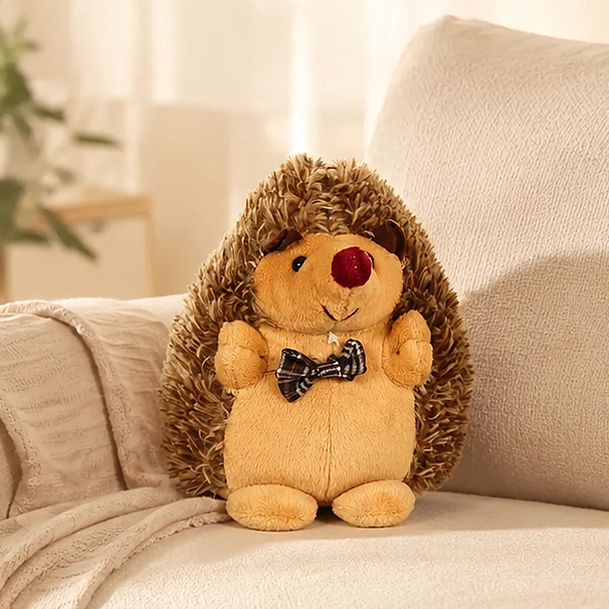 Peluche herisson en situation