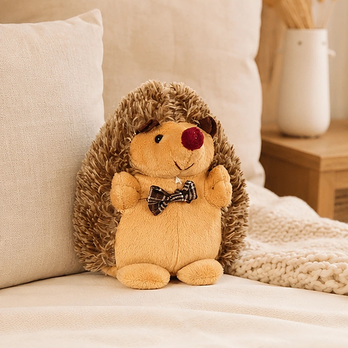 Peluche herisson 18 cm - mise en situation