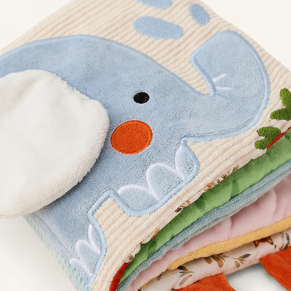 livre d eveil en tissu elephant pour bebe - detail